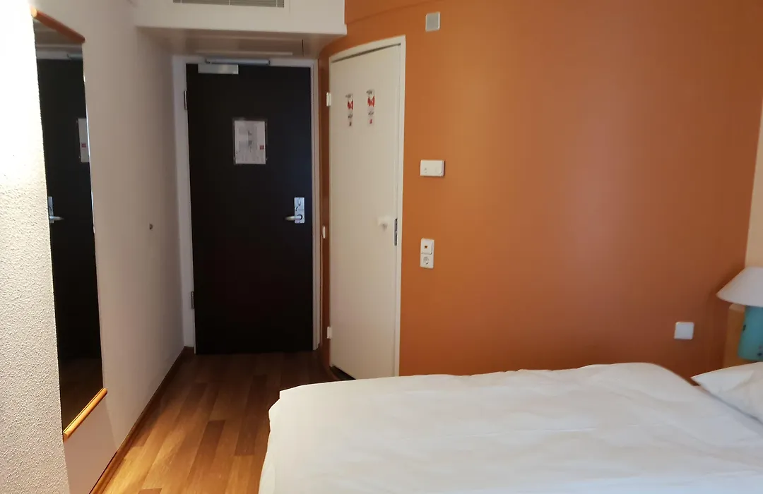ibis Hotel Hamburg Airport-1